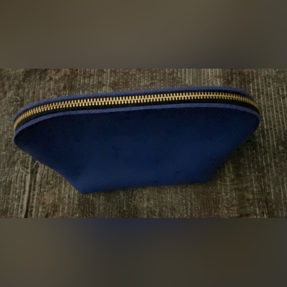 Portland Leather Goods Belladonna makeup bag. - Picture 3 of 8
